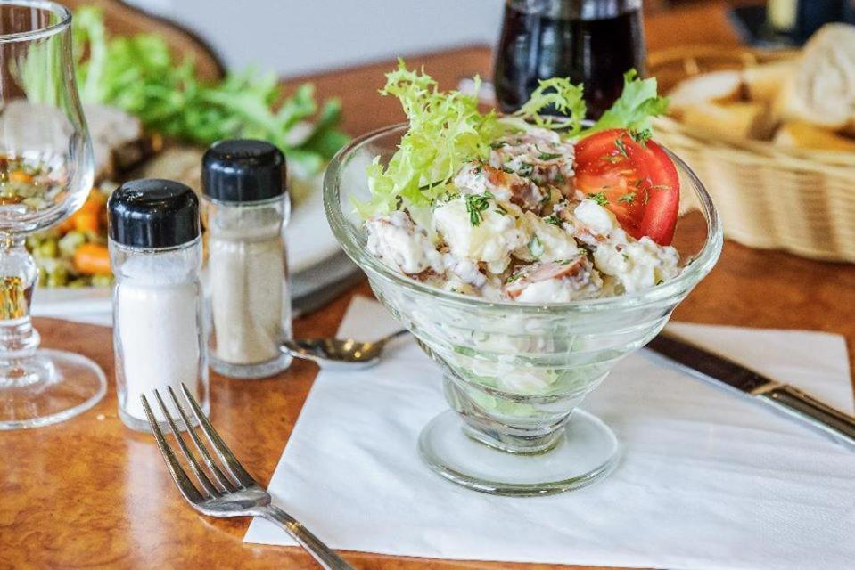Aux Bons Amis Hotel Reims Eksteriør billede
